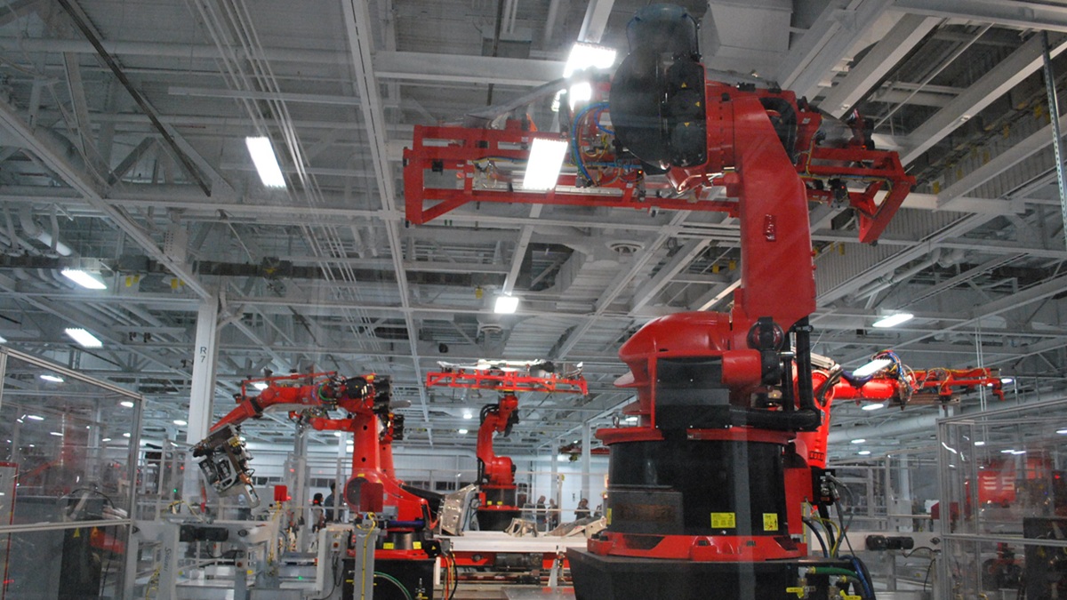 V továrnách už pracuje 5 milionů robotů, Čína ovládla víc než polovinu trhu. Evropa ztrácí tempo a instalací ubývá