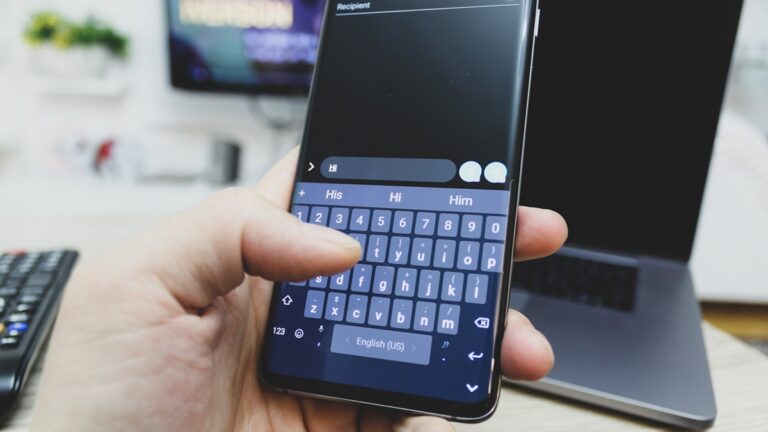 Samsung Galaxy S10, Android telefon, klávesnice