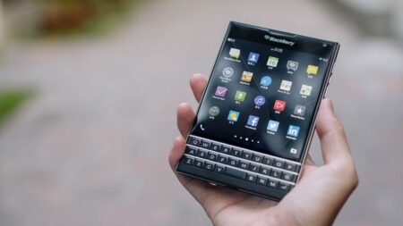 Nokia a BlackBerry už dávno nevyrábí mobily, jak je známe. Jeden ale vydělává miliardy na něčem, co byste nečekali