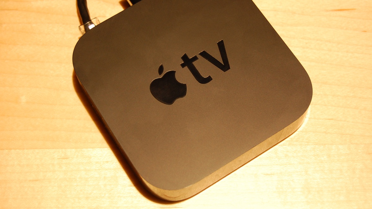 Apple TV se změní v centrálu chytré domácnosti. Ovladač na sebe upozorní, když ho ztratíte, a Siri bude poslouchat nonstop